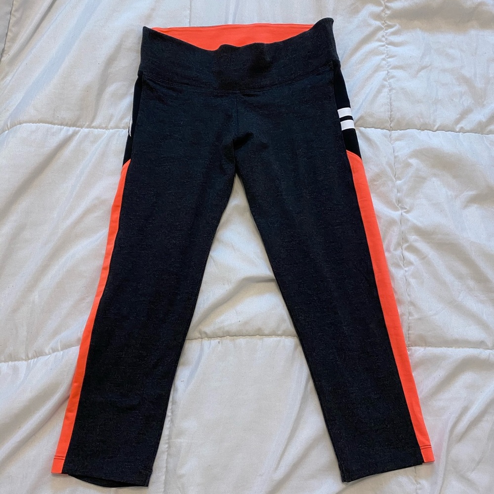 Victoria’s Secret Pink Cropped Leggings